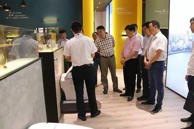 臺州政協(xié)秘書長李昌道攜政協(xié)蕪湖市委員會秘書長李祎茂一同參觀視察西馬工廠